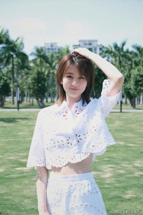 吃瓜何秋亊,网络红人的崛起与争议