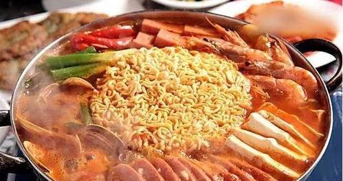 带你吃瓜奇葩吃泡面,带你探索泡面界的“吃瓜”奇闻轶事