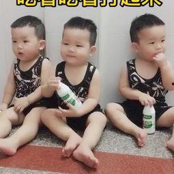 小孩打滚吃瓜视频